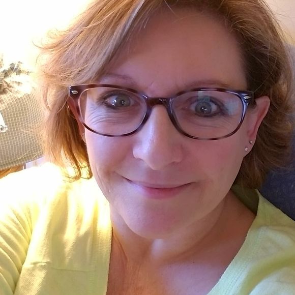 Meet your Posher, Lori - Picture 1 of 1